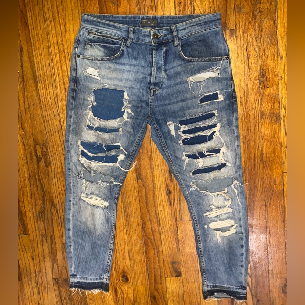 Zara Distressed skinny jeans 31